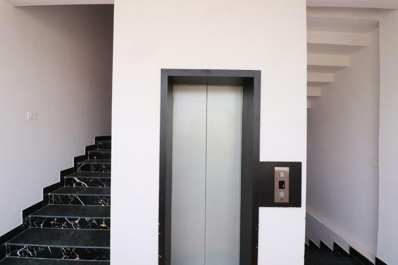 ג'אבלפור Oyo 39774 Hotel Kanishka Residency מראה חיצוני תמונה
