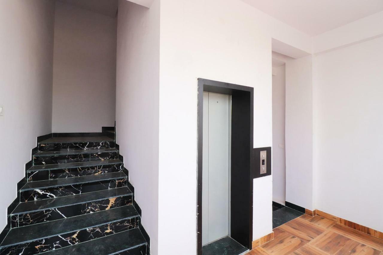 ג'אבלפור Oyo 39774 Hotel Kanishka Residency מראה חיצוני תמונה